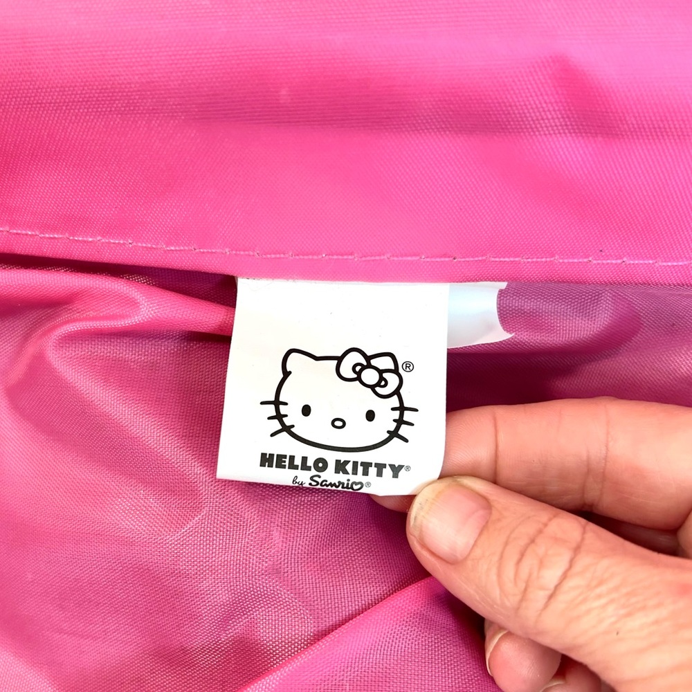 Hello Kitty Ride-On 18" Hard Shell Suitcase/ Tow-Along Toddler Luggage W/Wheels - Picture 8 of 12